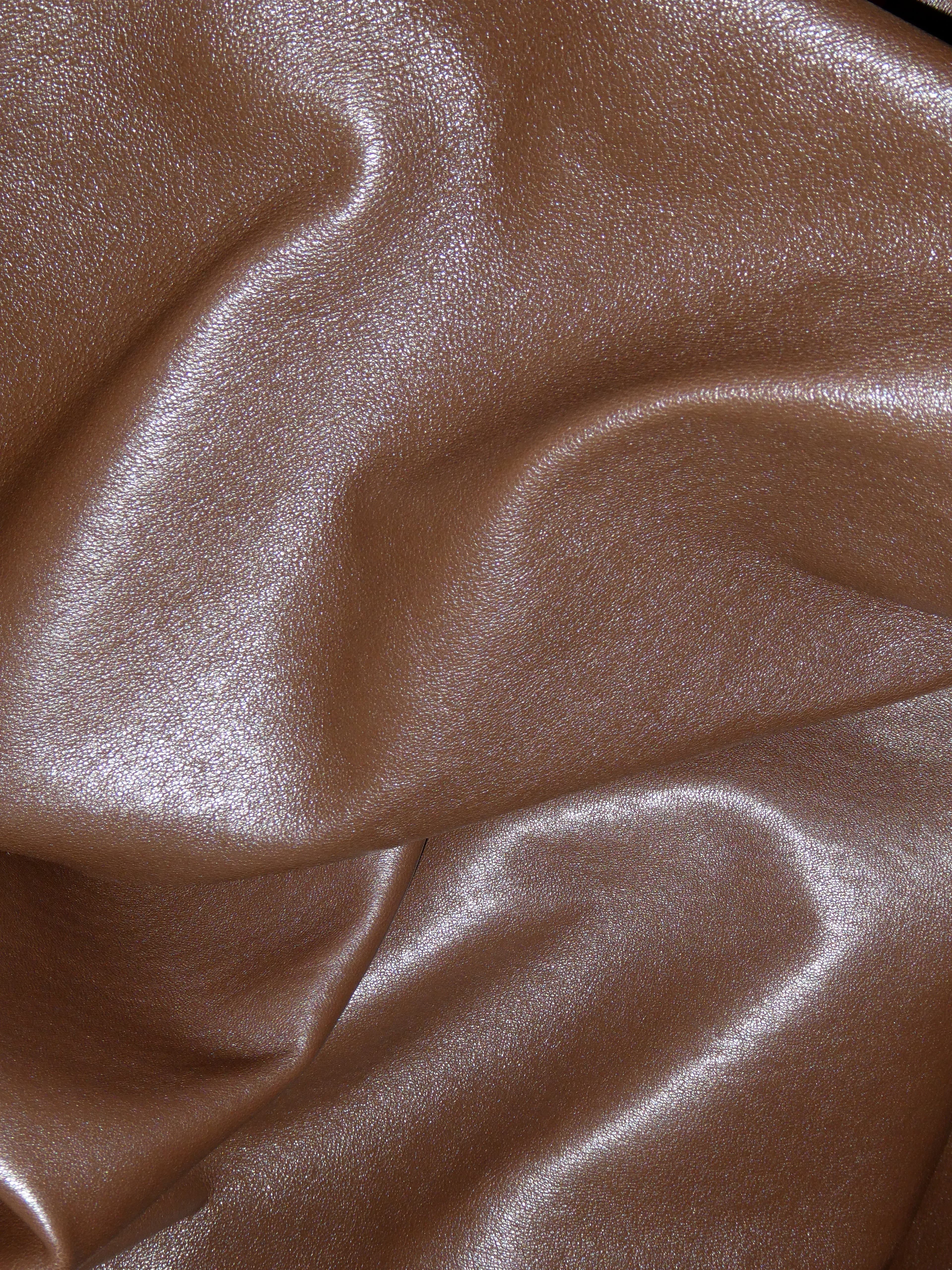 Nappa Stretch — pelle rossa morbida